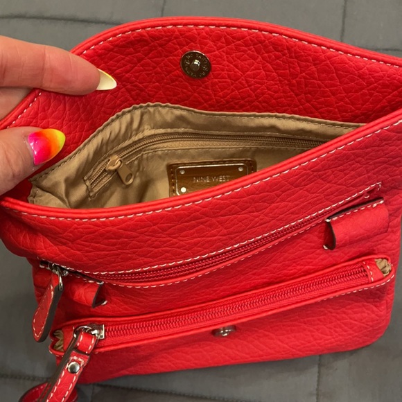 Red Nine West leather clutch, silver hardware NWOT - Picture 4 of 8